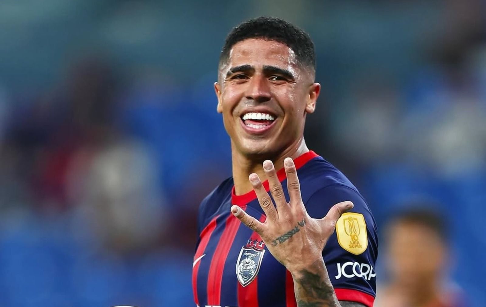 Brasileiro faz cinco gols no primeiro tempo e comanda goleada impressionante na Ásia