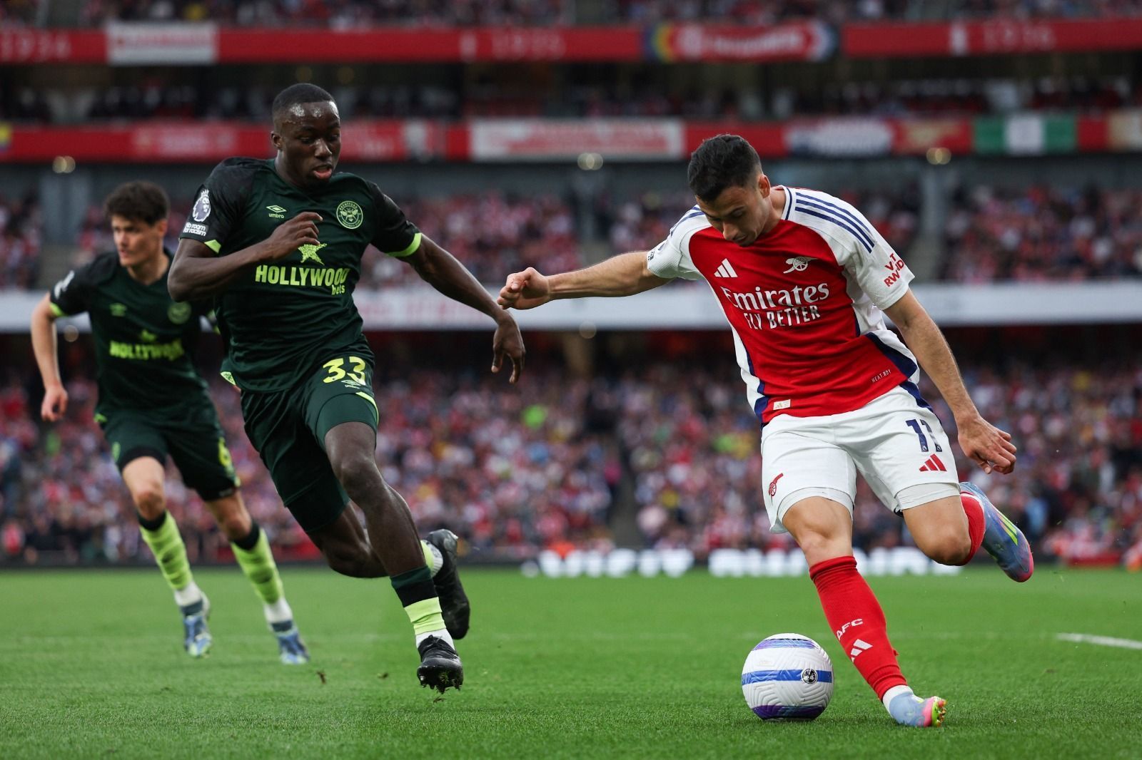 Arsenal sai na frente, mas cede empate para o Brentford pela Premier League