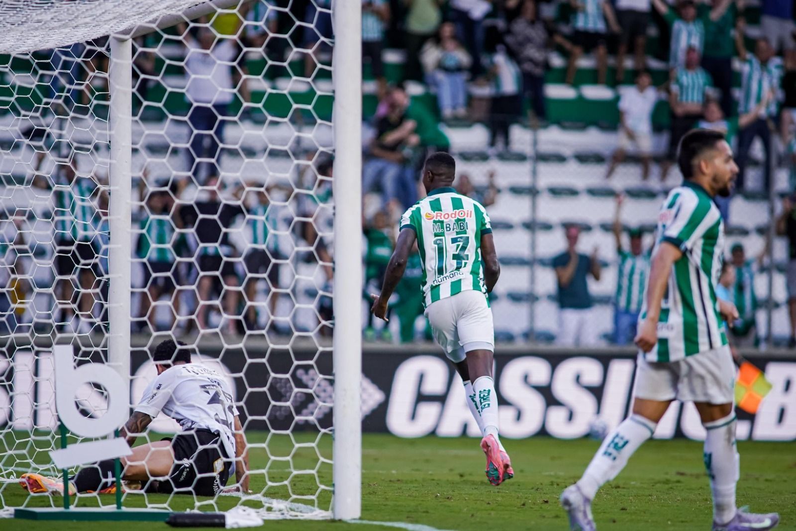 Juventude vira sobre o Ceará e mantém 100% em casa no Brasileirão