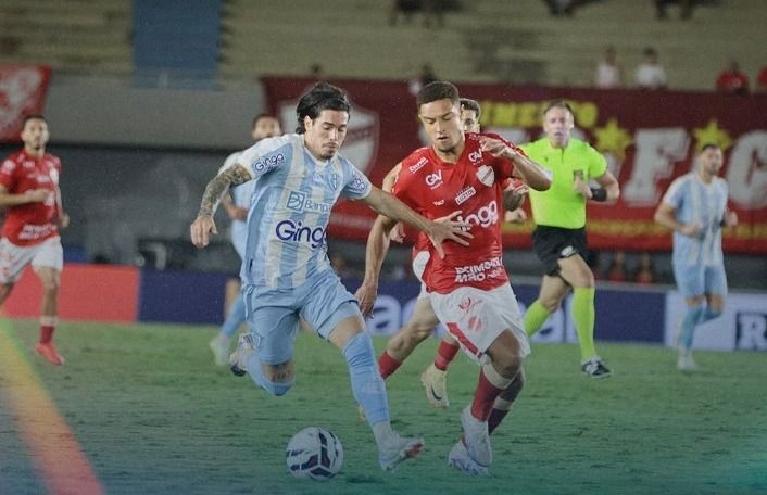 Vila Nova vence Paysandu, sai do Z4 e conquista a primeira vitória na Série B