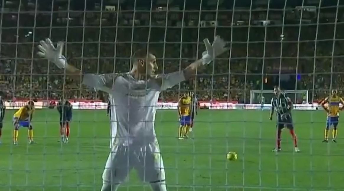 De costas para Sergio Ramos: goleiro tenta truque bizarro e viraliza no México; veja