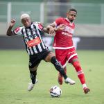 Ex-Cruzeiro é alvo da torcida do Athletic após derrota para o CRB