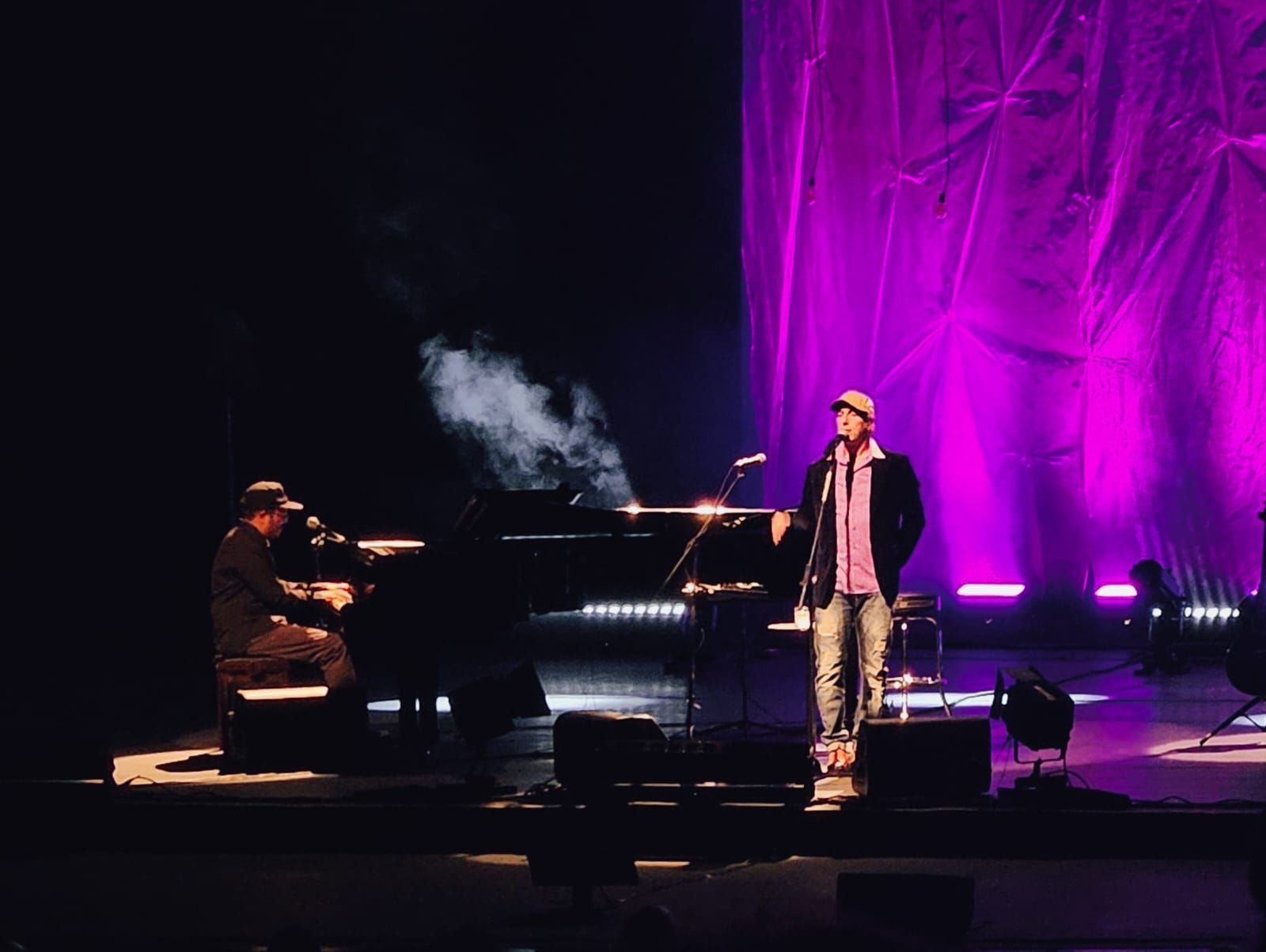 Zeca Baleiro comemora aniversário com show intimista no Palácio das Artes, em Belo Horizonte