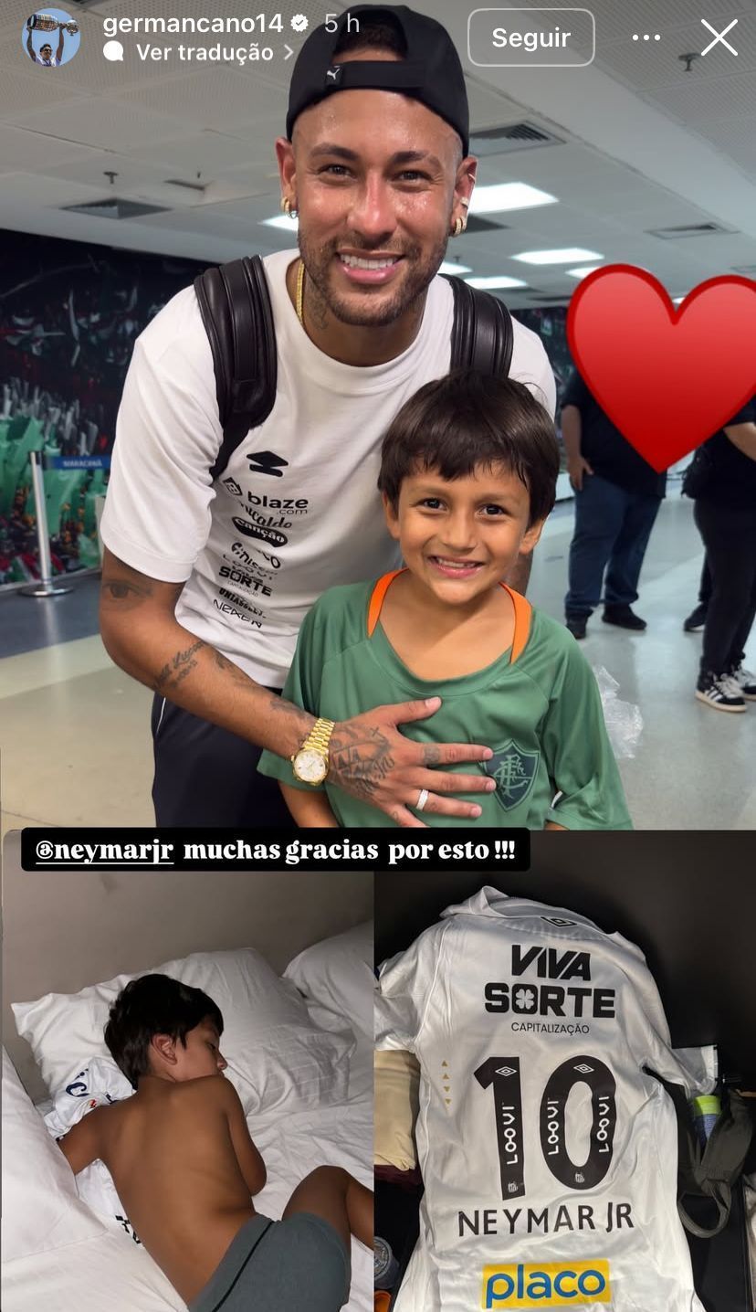 Neymar presenteia filho de Germán Cano, que dorme com a camisa 10 do Santos
