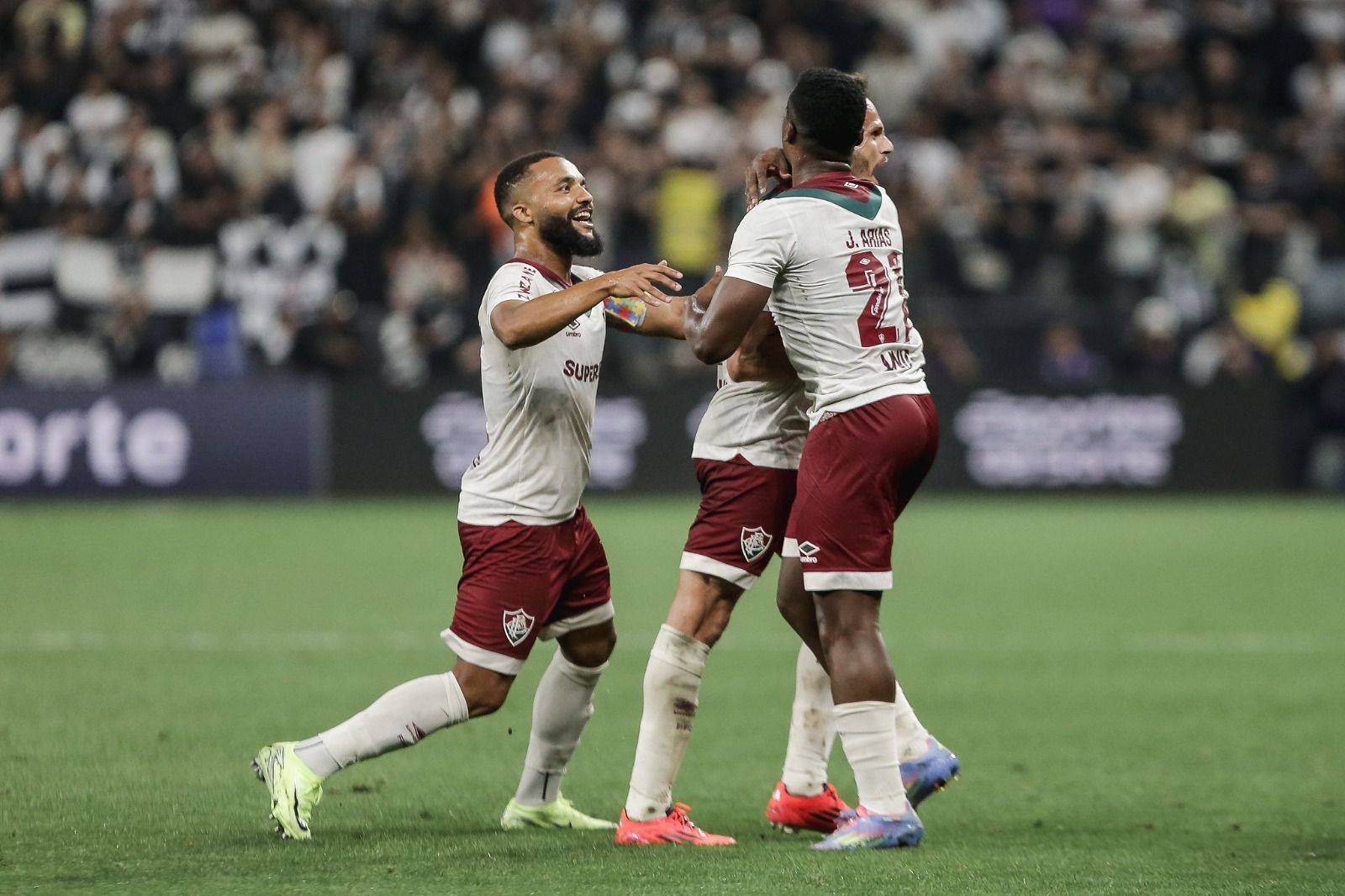 Pouco inspirado, Corinthians perde para o Fluminense na Arena pelo Brasileiro
