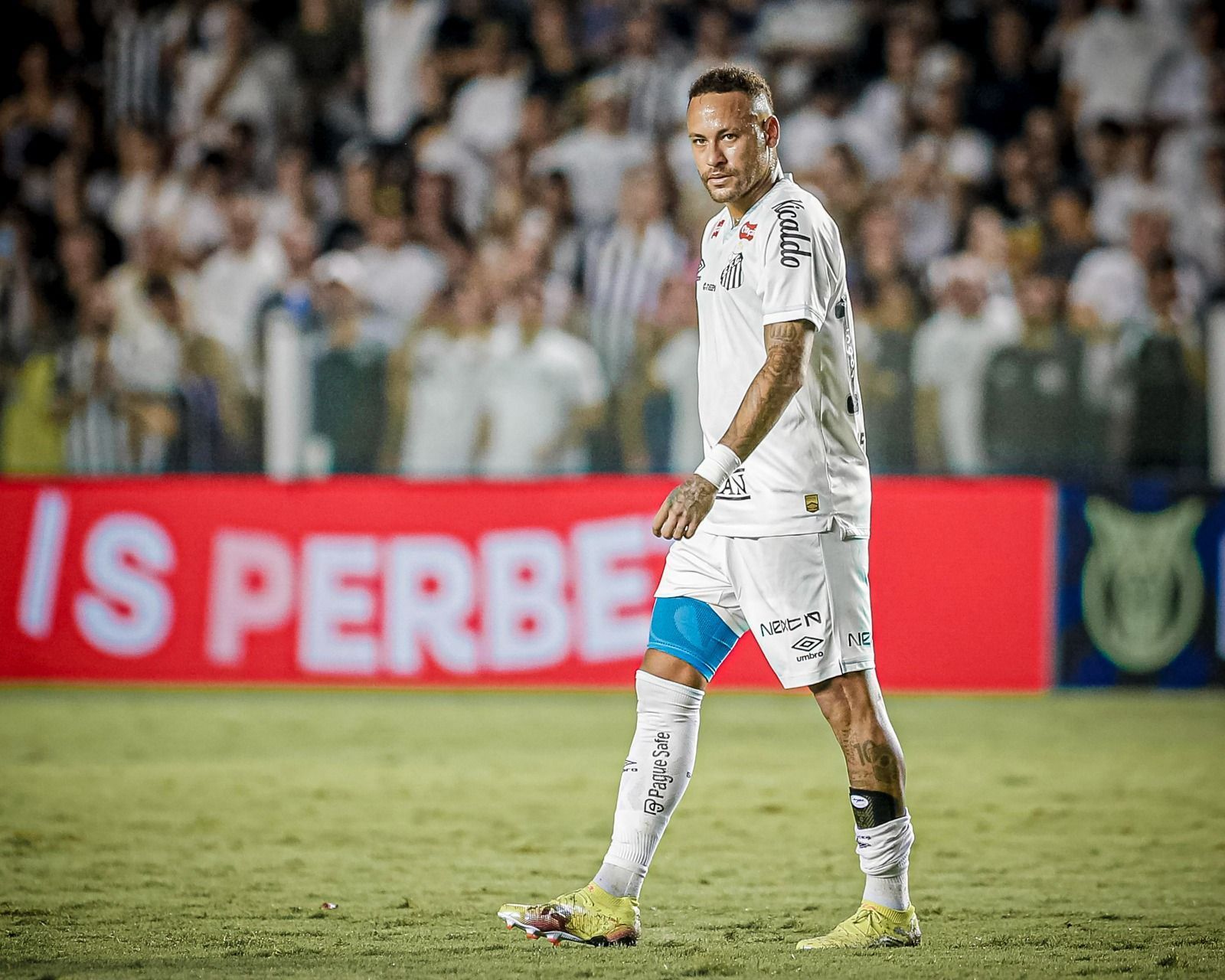 Santos: Neymar se lesiona mais uma vez e chora em jogo contra o Atlético
