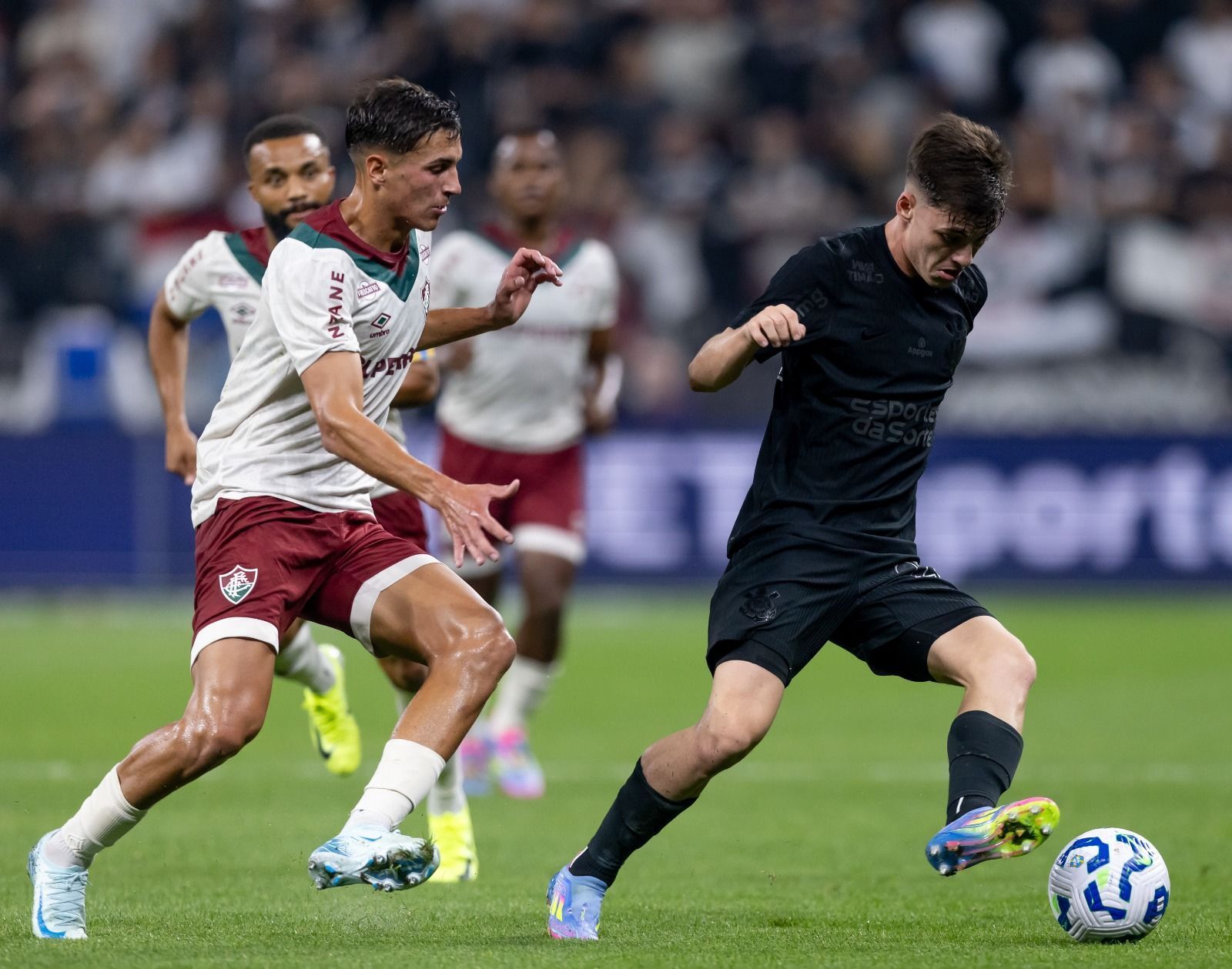 Torcedores do Corinthians protestam após derrota para o Fluminense