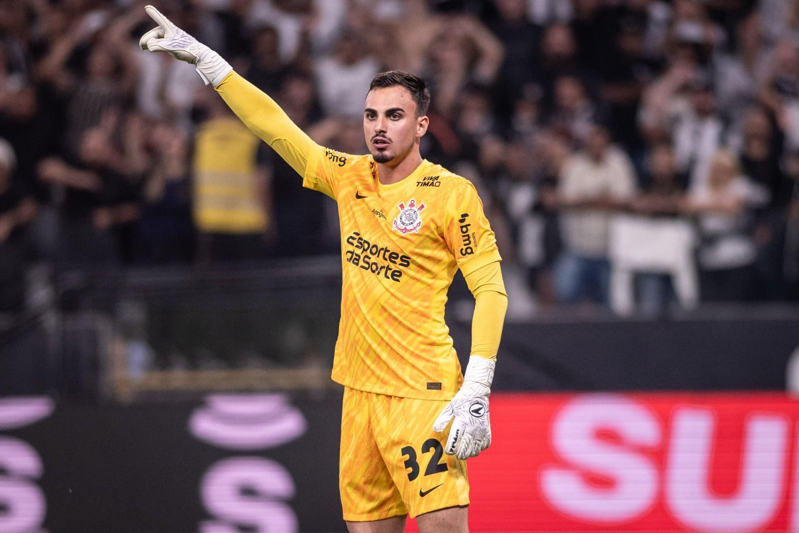 Auxiliar sai em defesa de Matheus Donelli: 'Futuro do Corinthians'