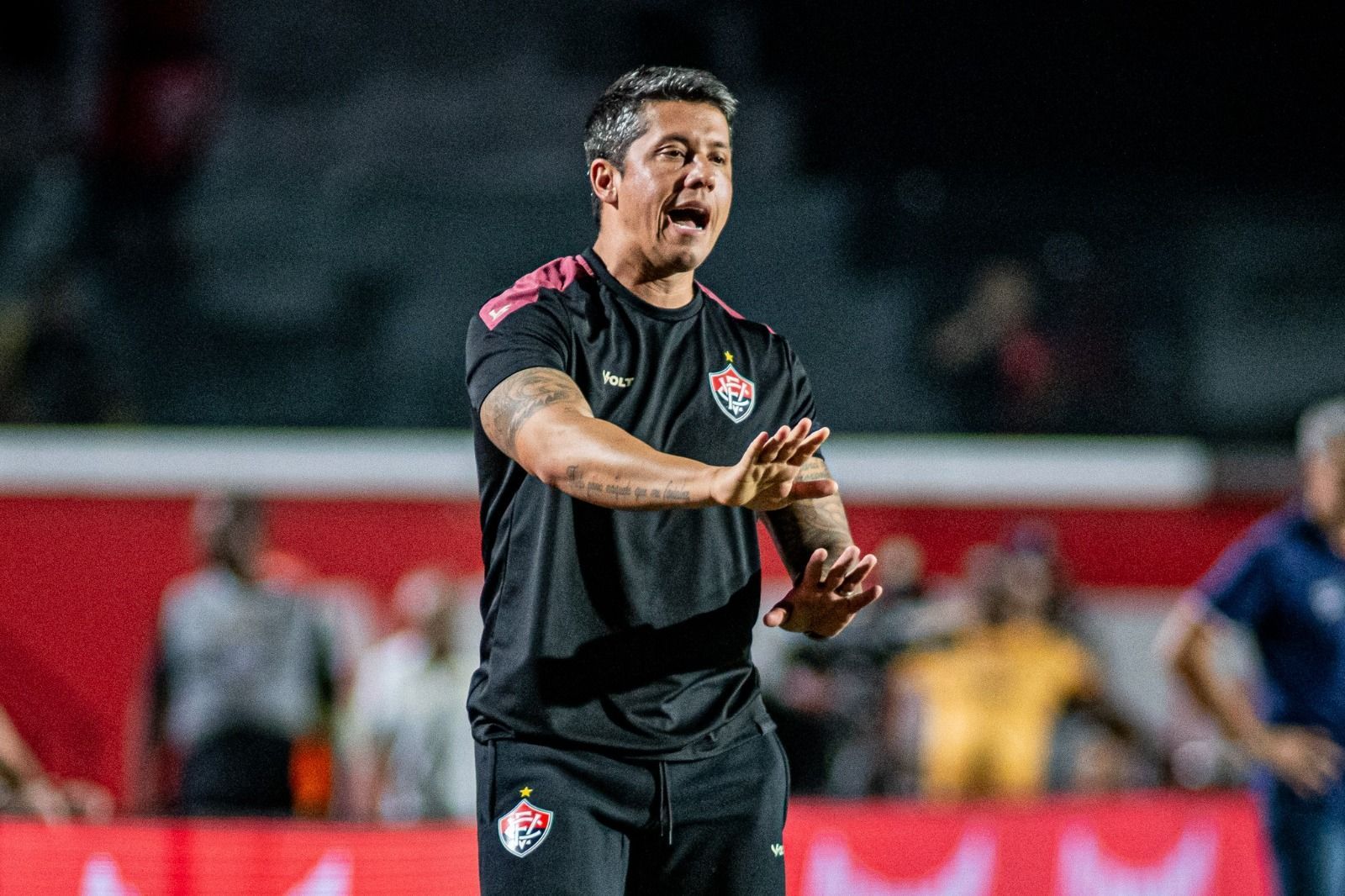 Carpini revela origem de estratégia que tirou o Vitória de sequência ruim