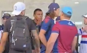 David Luiz é cobrado por torcedores do Fortaleza em aeroporto após derrota para o Vitória