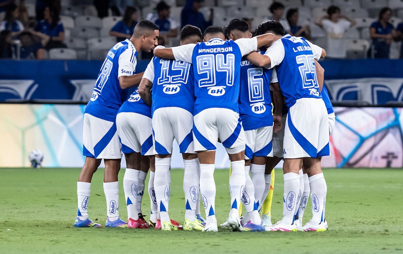Torcedores do Cruzeiro atribuem goleada contra o Bahia a motivo inusitado; entenda