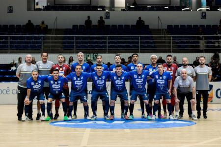 Jogadores do Itambé Minas perfilados na Arena UniBh