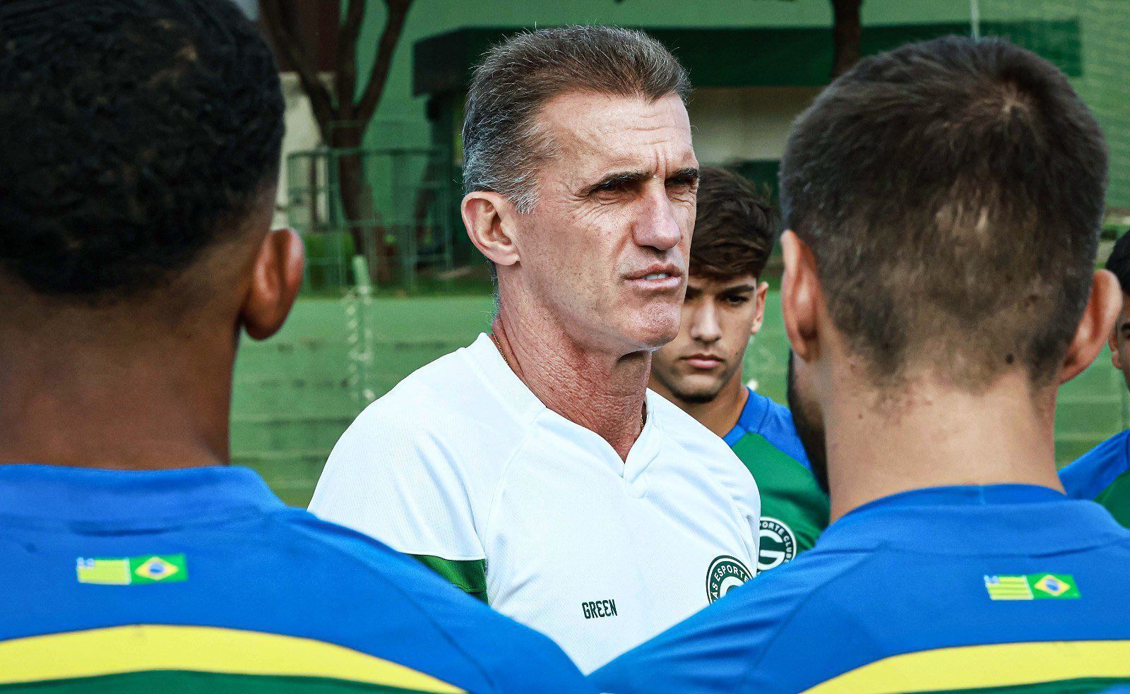 Contra o Goiás, América reencontrará pilares de geração marcante; entenda
