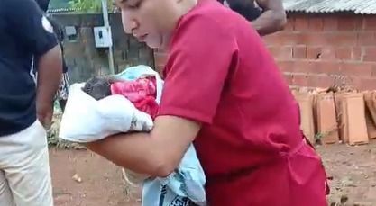 Mãe de recém-nascido abandonado seria adolescente; responsáveis pela menina são ouvidos na PM