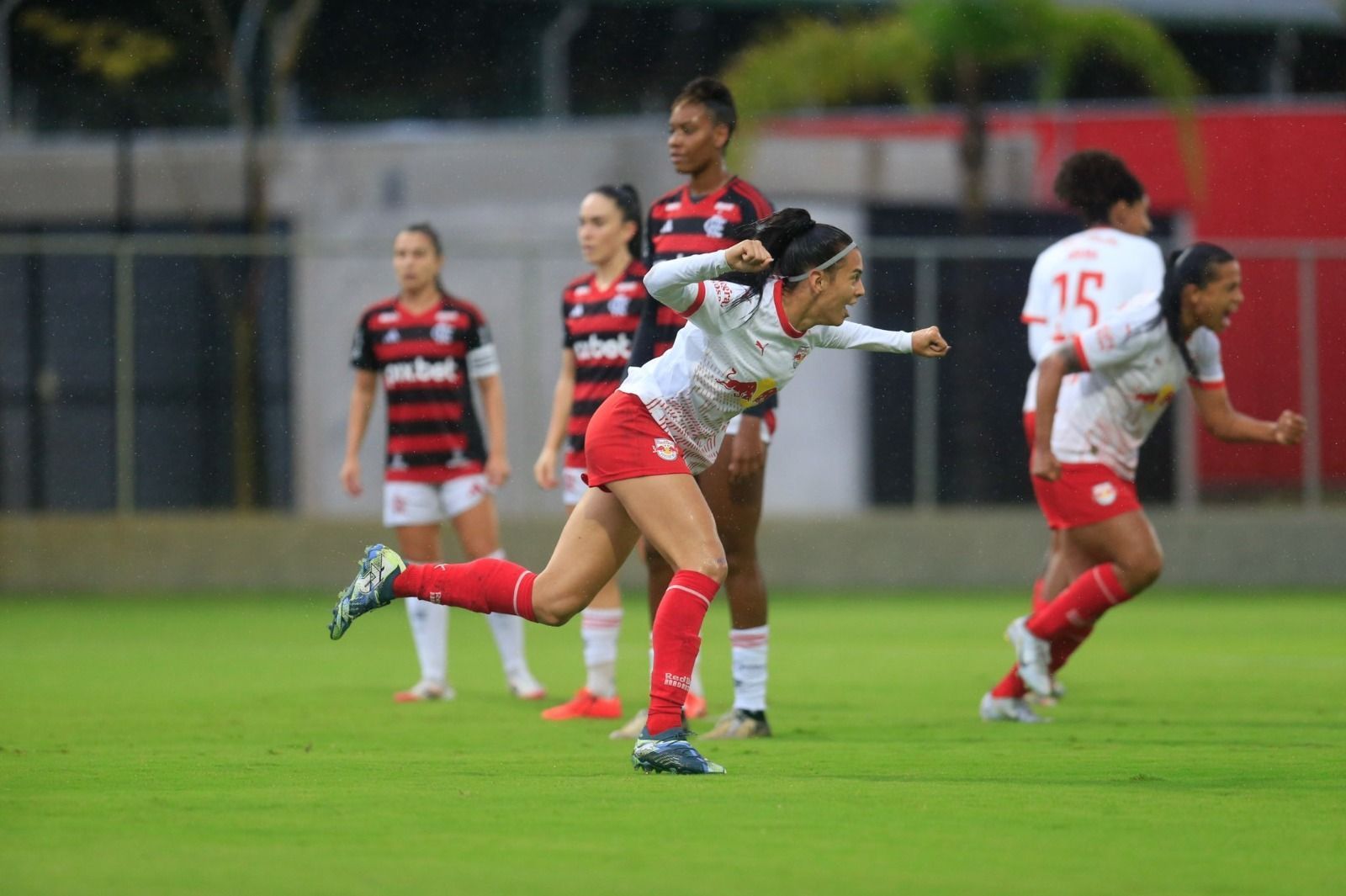 Atacante brilha, e RB Bragantino vence o Flamengo no Brasileirão Feminino