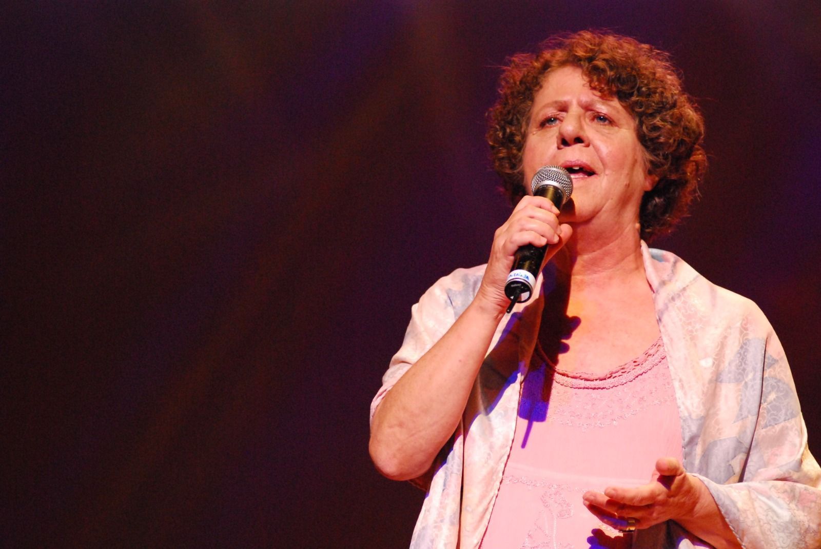 Morre a cantora Cristina Buarque, sambista irmã de Chico Buarque