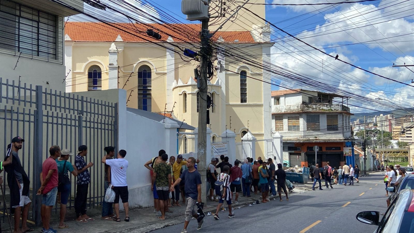 Domingo de Páscoa: projeto em BH faz almoço para moradores em situação de rua