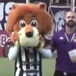 Mascote provoca torcida, leva soco e é expulso em jogo da 4ª Divisão do Paulista