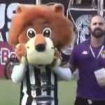 Mascote provoca torcida, leva soco e é expulso em jogo da 4ª Divisão do Paulista