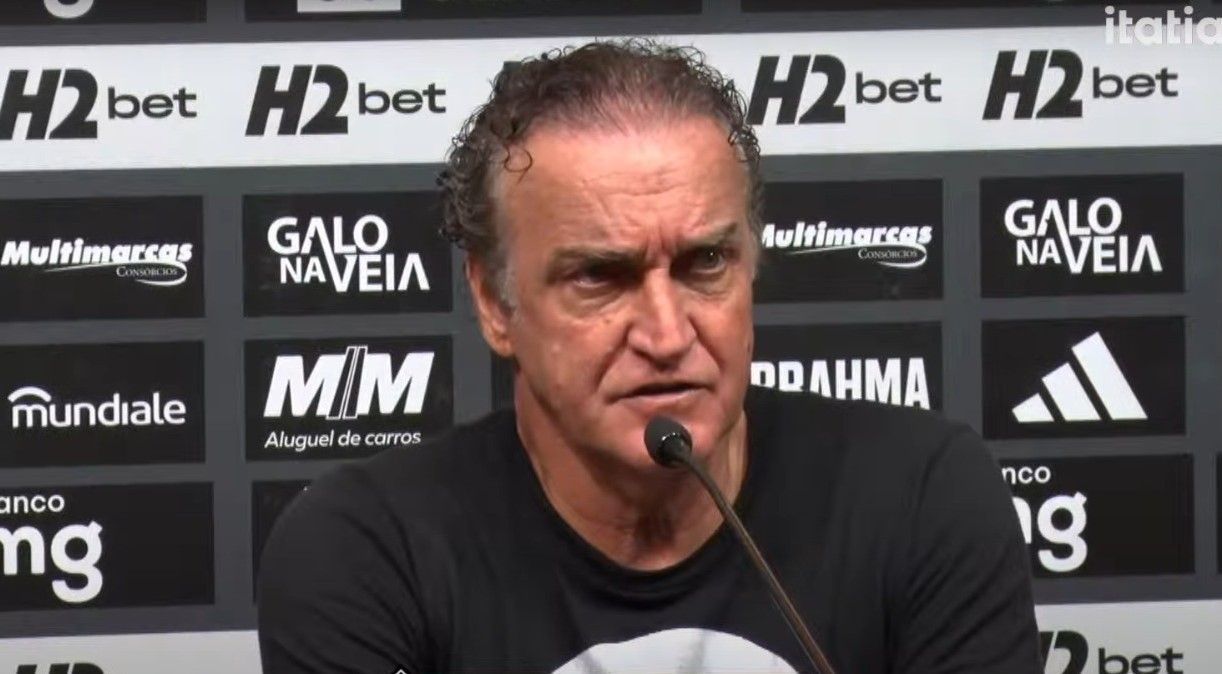 Cuca abre o jogo e explica Scarpa no banco em vitória do Atlético