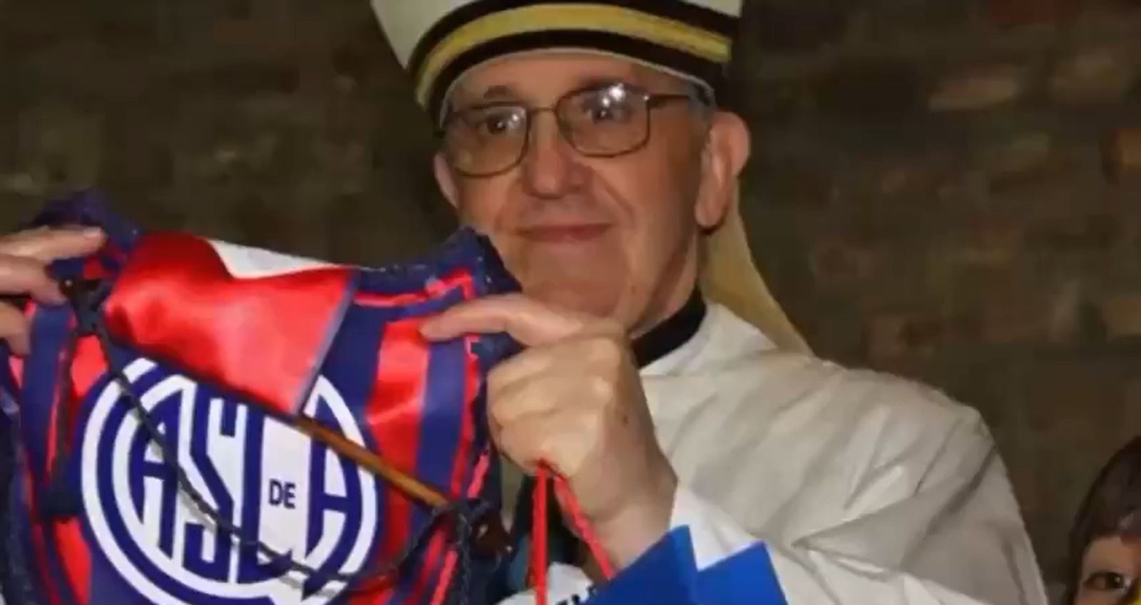 San Lorenzo-ARG faz homenagem após morte de papa Francisco: ‘Sempre foi um de nós’