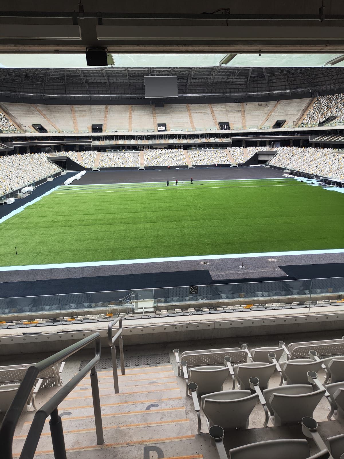 Veja imagens do gramado sintético e das novas catracas da Arena MRV