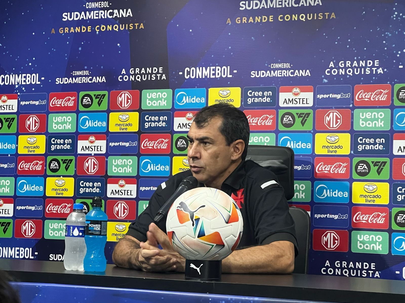 Fábio Carille é xingado mais uma vez e segue na berlinda no Vasco