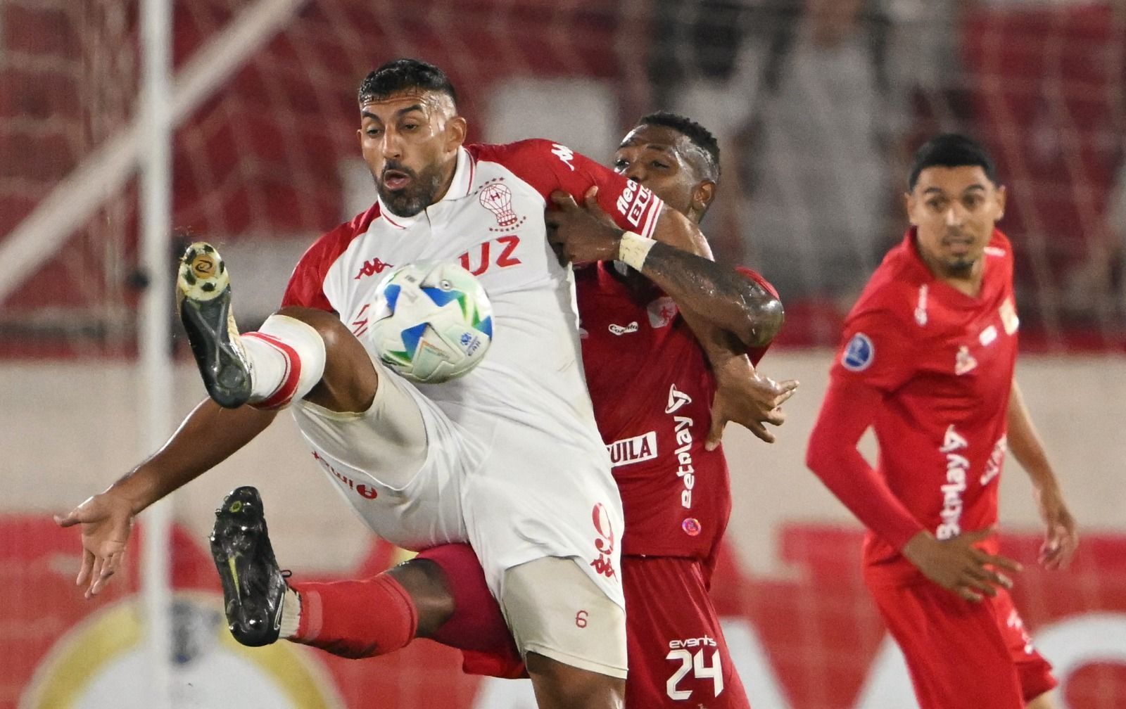 Huracán-ARG e América de Cali-COL empatam pelo grupo do Corinthians na Sul-Americana