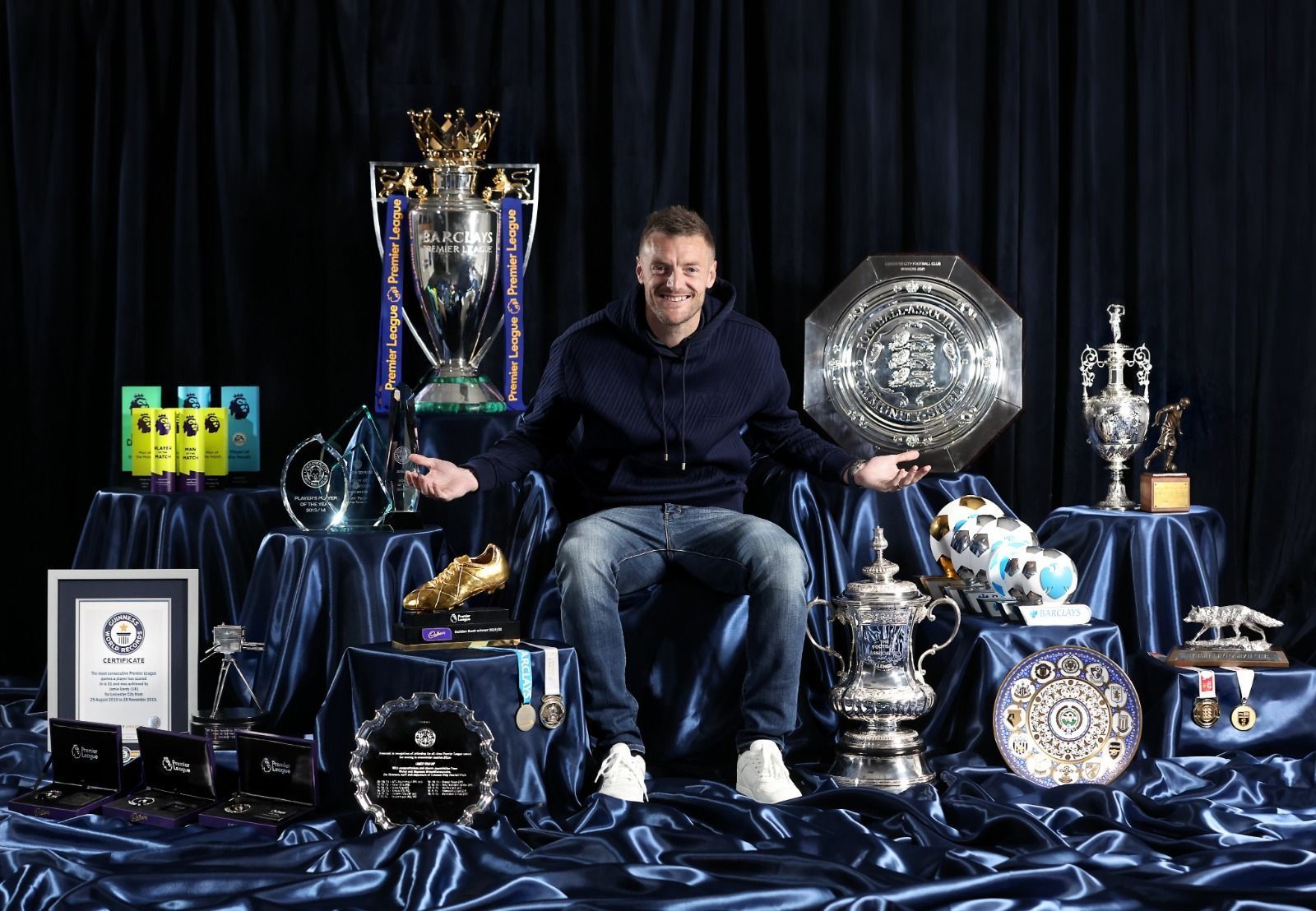 Rebaixado na Premier League, Leicester anuncia saída de Vardy: ‘Maior de todos’