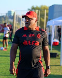 Roger Machado prepara equipe para o próximo compromisso pelo Brasileirão