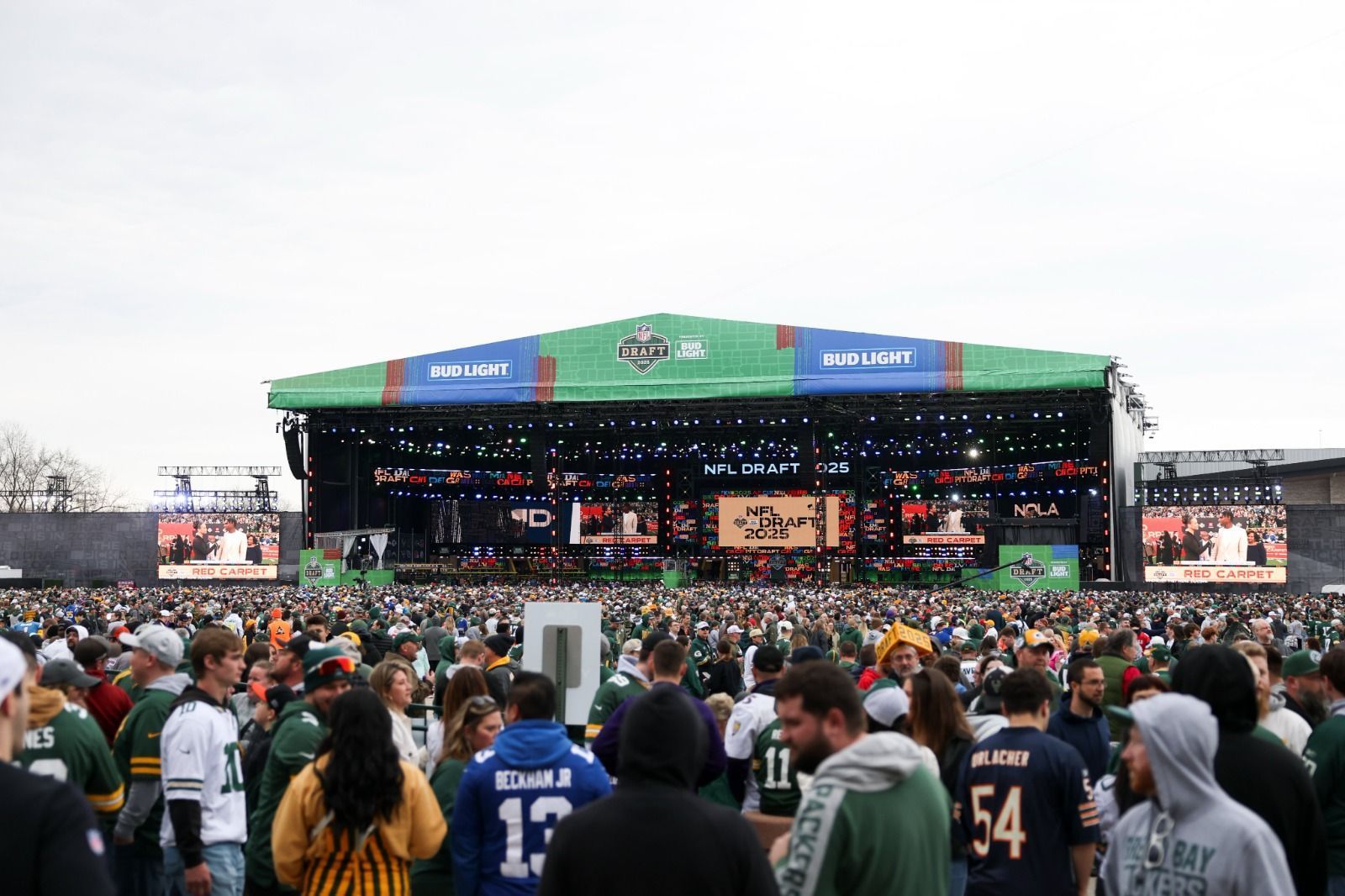 Draft NFL 2025: confira todos os jogadores escolhidos na primeira rodada