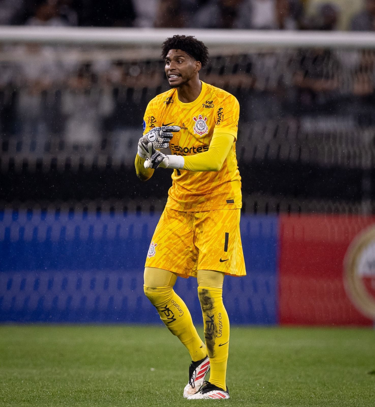 Hugo Souza fala sobre chance de Dorival treinar o Corinthians: 'Portas abertas'