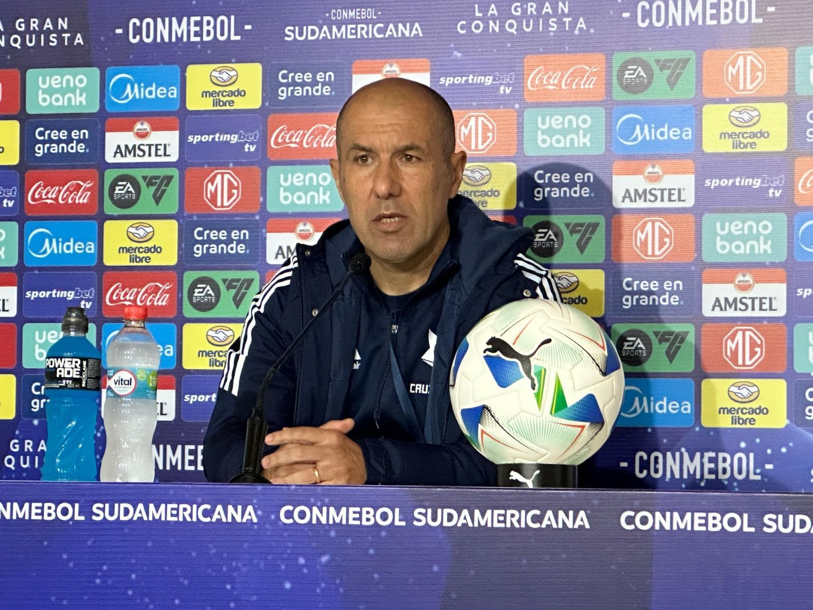 Jardim se diz envergonhado por campanha do Cruzeiro na Sul-Americana e desabafa