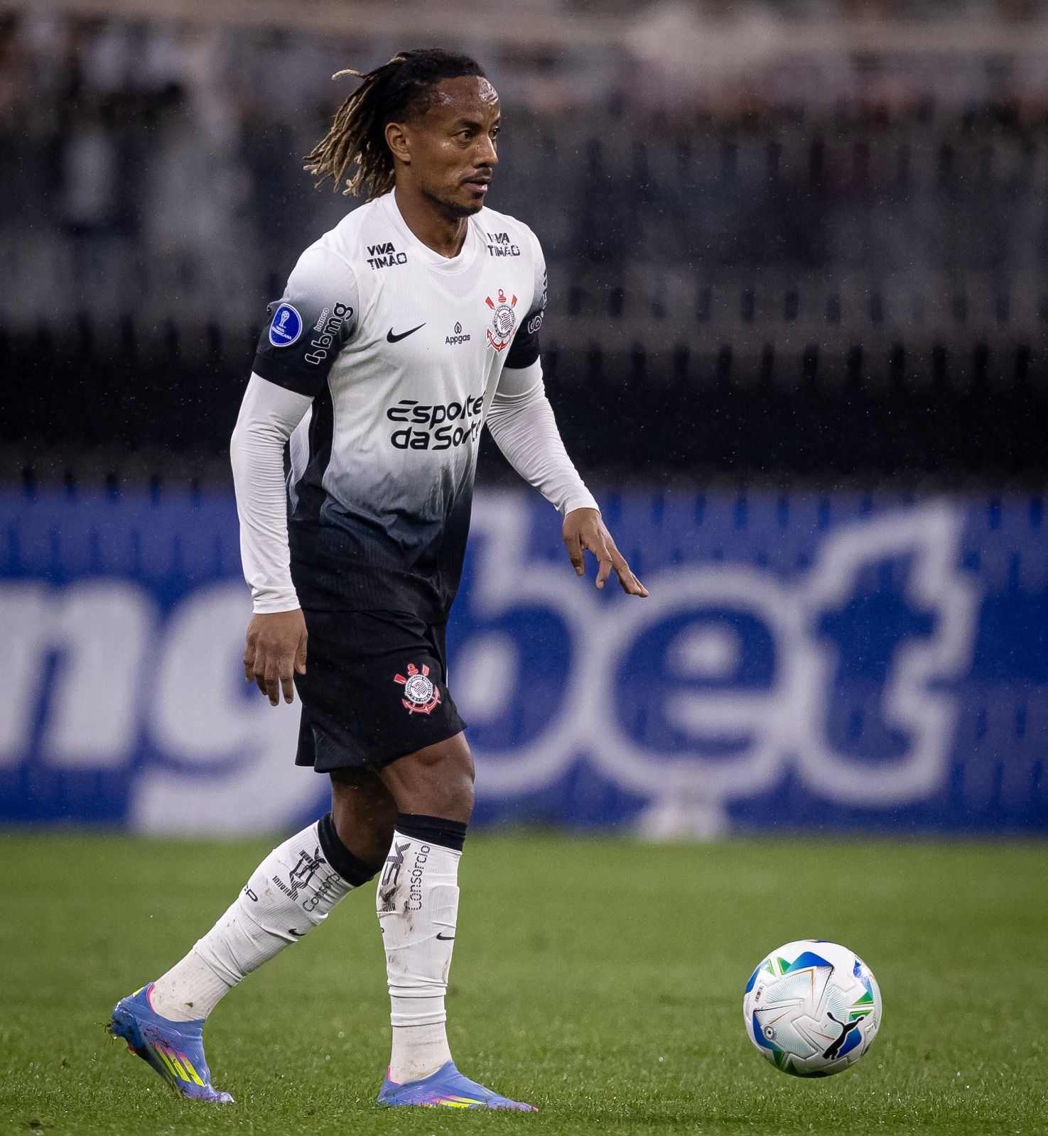 Carrillo se destaca em vitória do Corinthians contra o Racing-URU; veja números