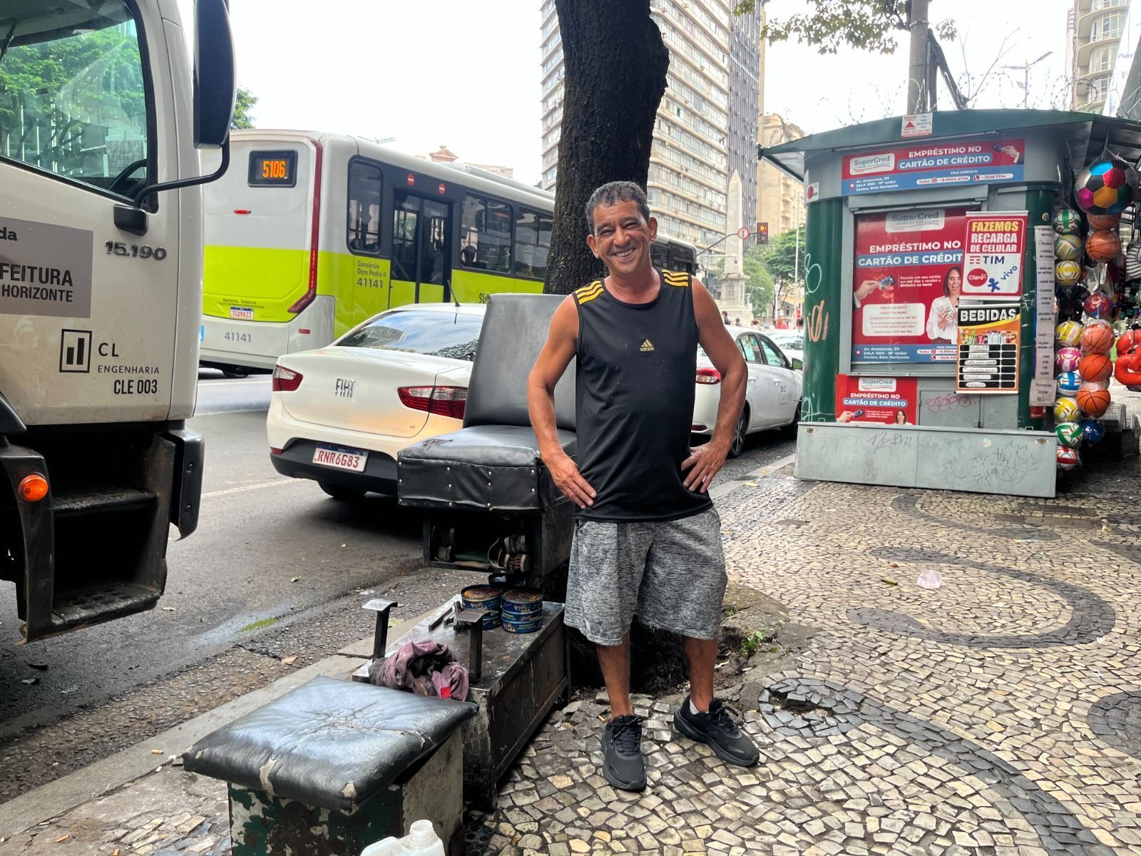Viva a Praça Sete: engraxate há 39 anos se orgulha de ter criado três filhos graças à profissão