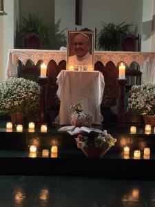 Vigília em Santa Luzia pela alma do Papa Francisco