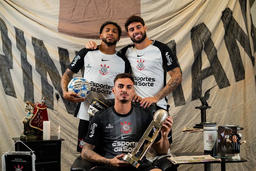 Corinthians lança novo uniforme inspirado no mundial de 2000; veja fotos