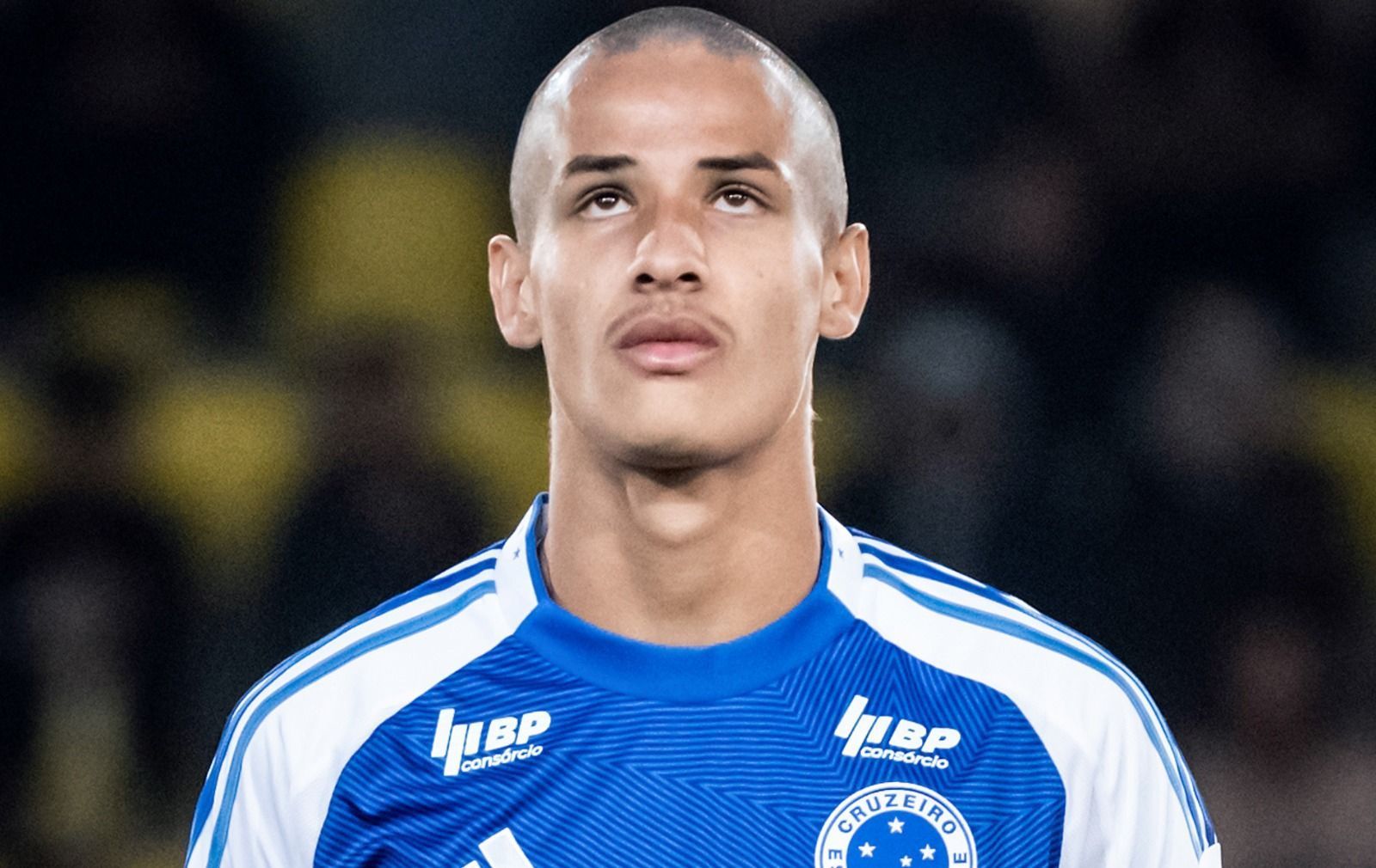 'Cria' da Toca celebra estreia como profissional pelo Cruzeiro