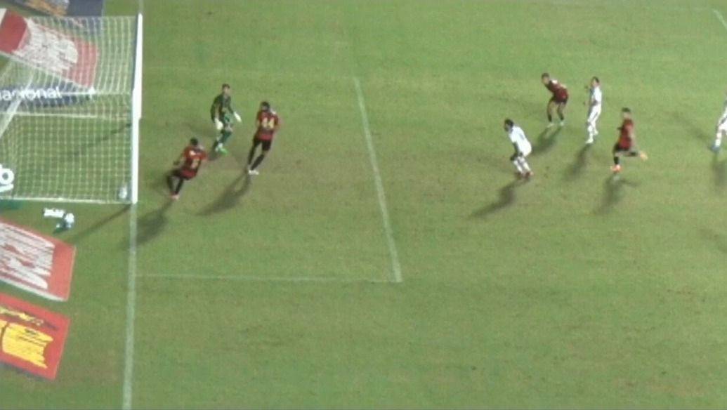 Árbitro não valida gol em Sport x Fortaleza por não ter certeza de que bola entrou