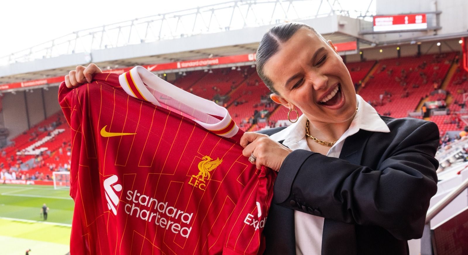 Estrela de série americana marca presença em 'decisão' na Premier League