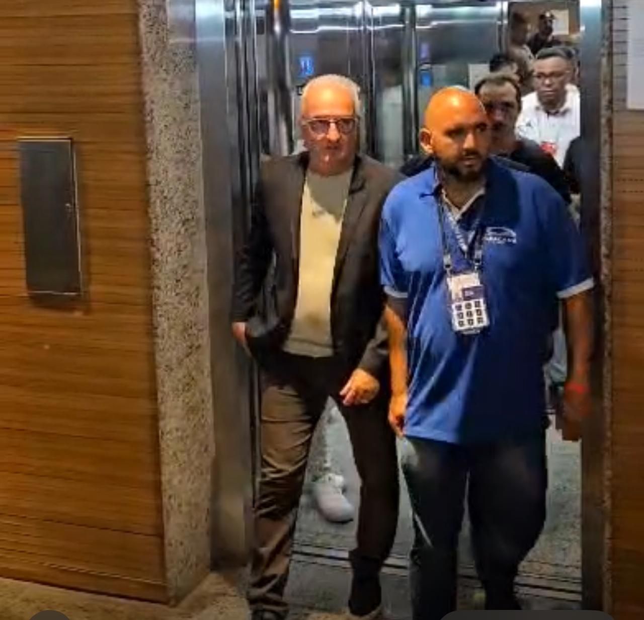 Dorival Júnior marca presença no Maracanã para acompanhar o Corinthians