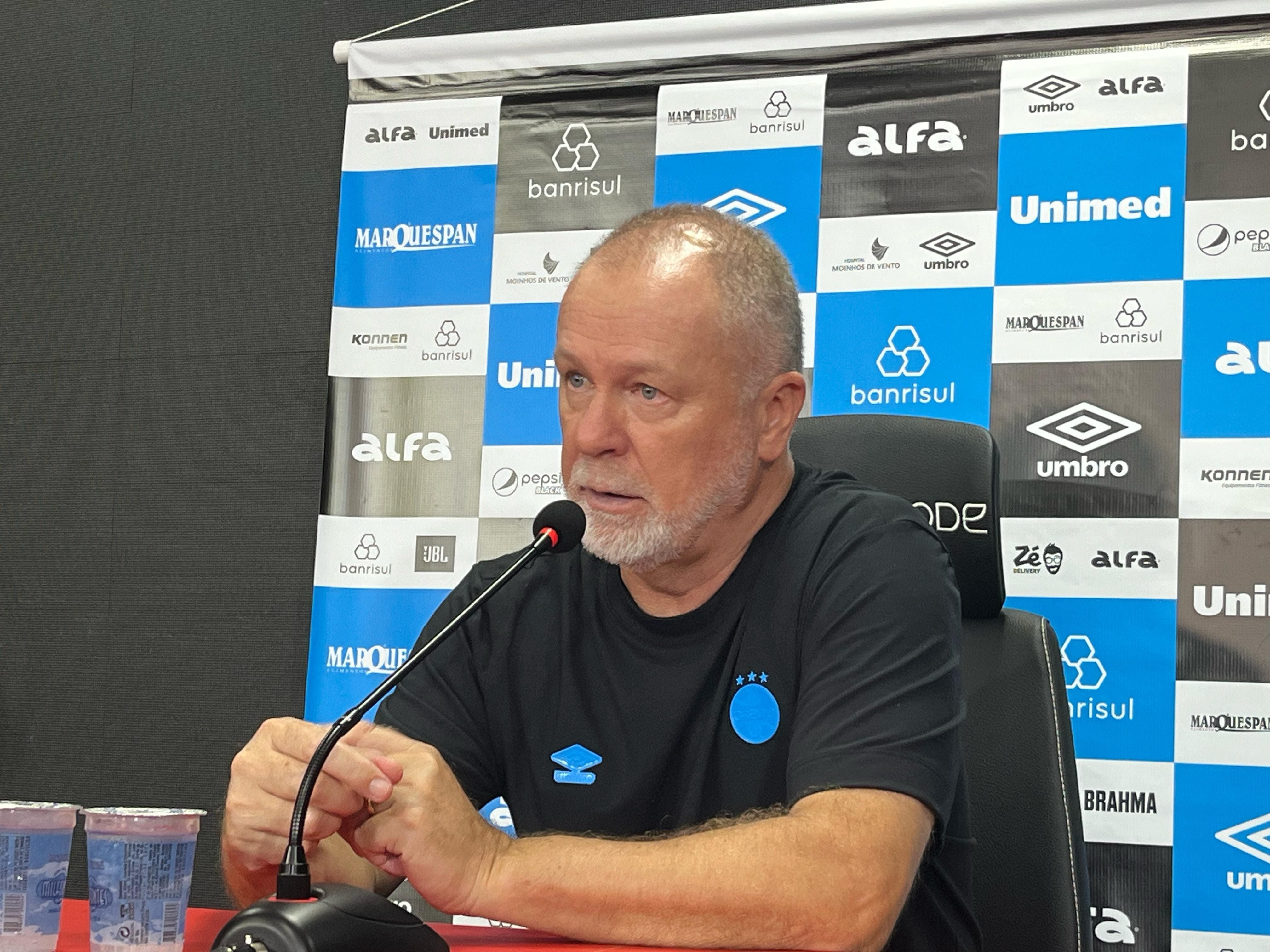 Mano Menezes expõe problema do Grêmio após levar empate do Vitória