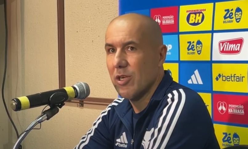 Leonardo Jardim desabafa sobre críticas e valoriza campanha do Cruzeiro no Brasileiro