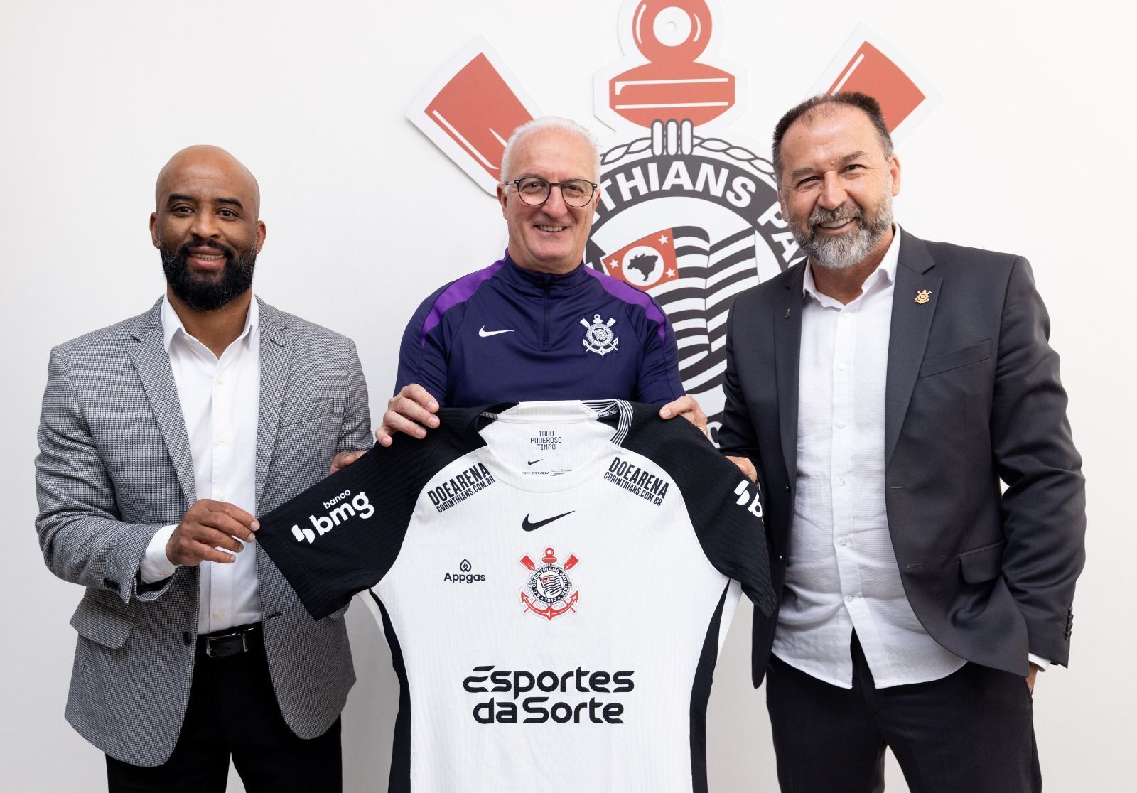 Corinthians anuncia contratação do técnico Dorival Júnior