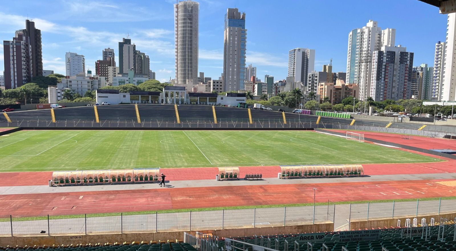 Veja imagens do Estádio Willie Davids, palco de Maringá x Atlético