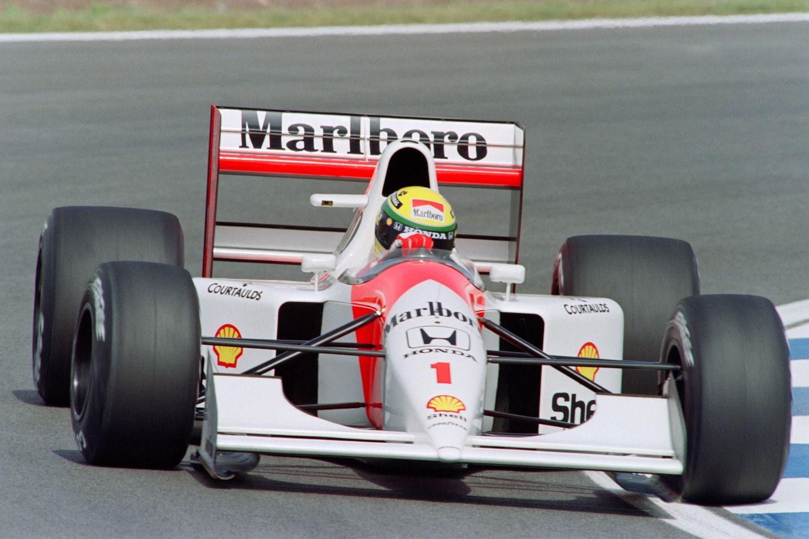 Fórmula 1: capacete de Senna é vendido por valor milionário e bate recorde em leilão
