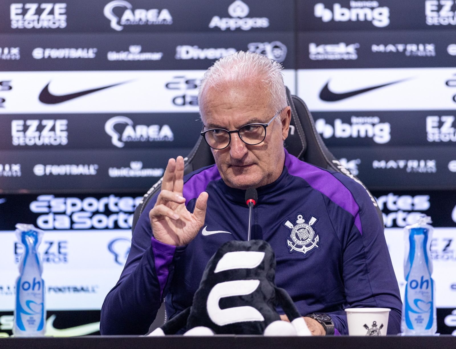 Dorival pede 'equilíbrio' ao Corinthians e se posiciona sobre reforços