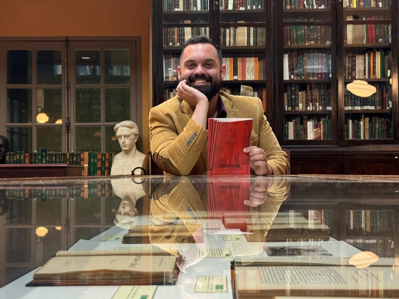 Dia da Literatura Brasileira: Bruno H. Castro fala sobre fé, hábitos de leitura e sua obra “A Benzedeira”, ligada a Ouro Preto