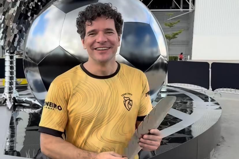 Atlético: ator ex-Globo ganha ‘pena’ do Galo Inox da Arena de presente