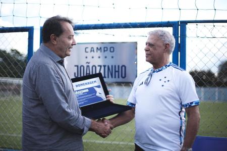 Veja fotos da homenagem do Cruzeiro a Joãozinho na Toca da Raposa I